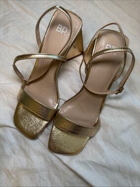 NWOT bp Metallic Gold Strappy Block Heels Sandals Size 7.5